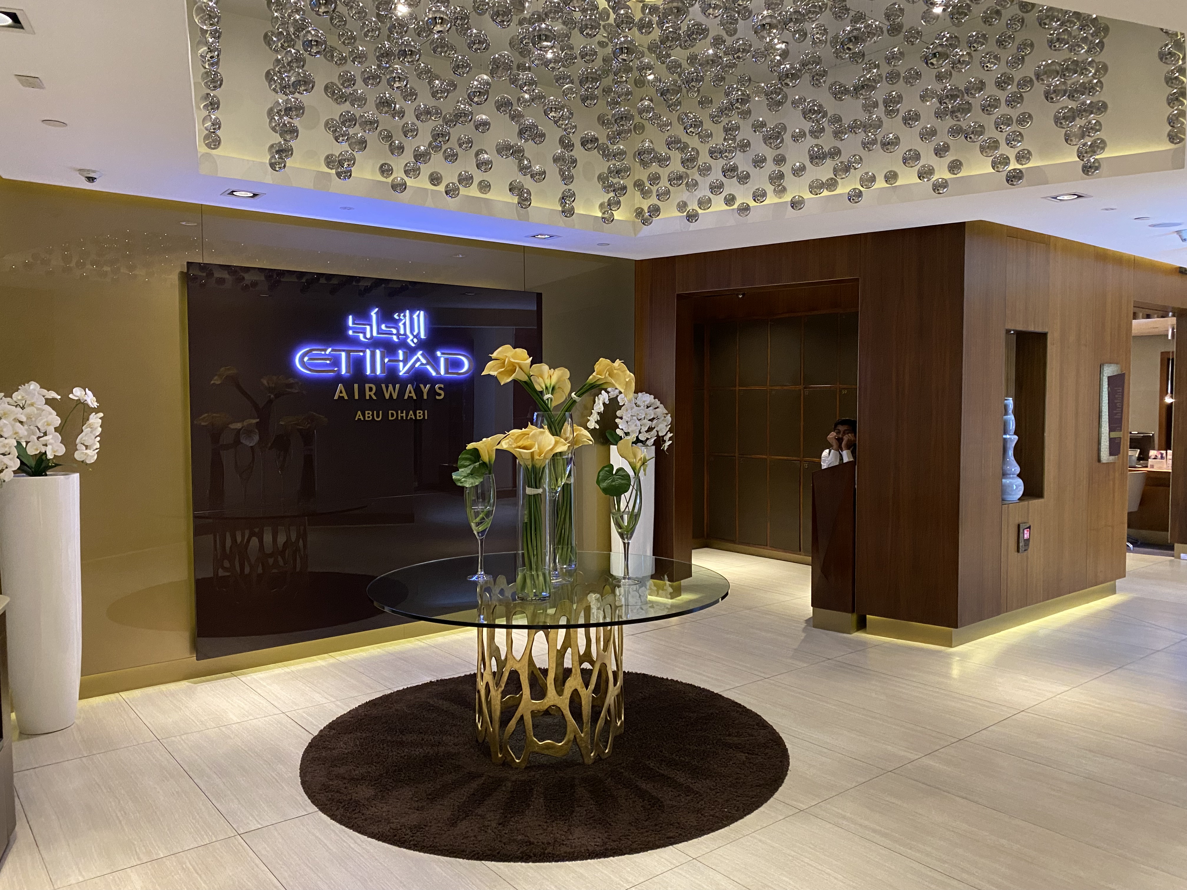 Experience the Etihad Airways First Class Lounge – Abu Dhabi (AUH)