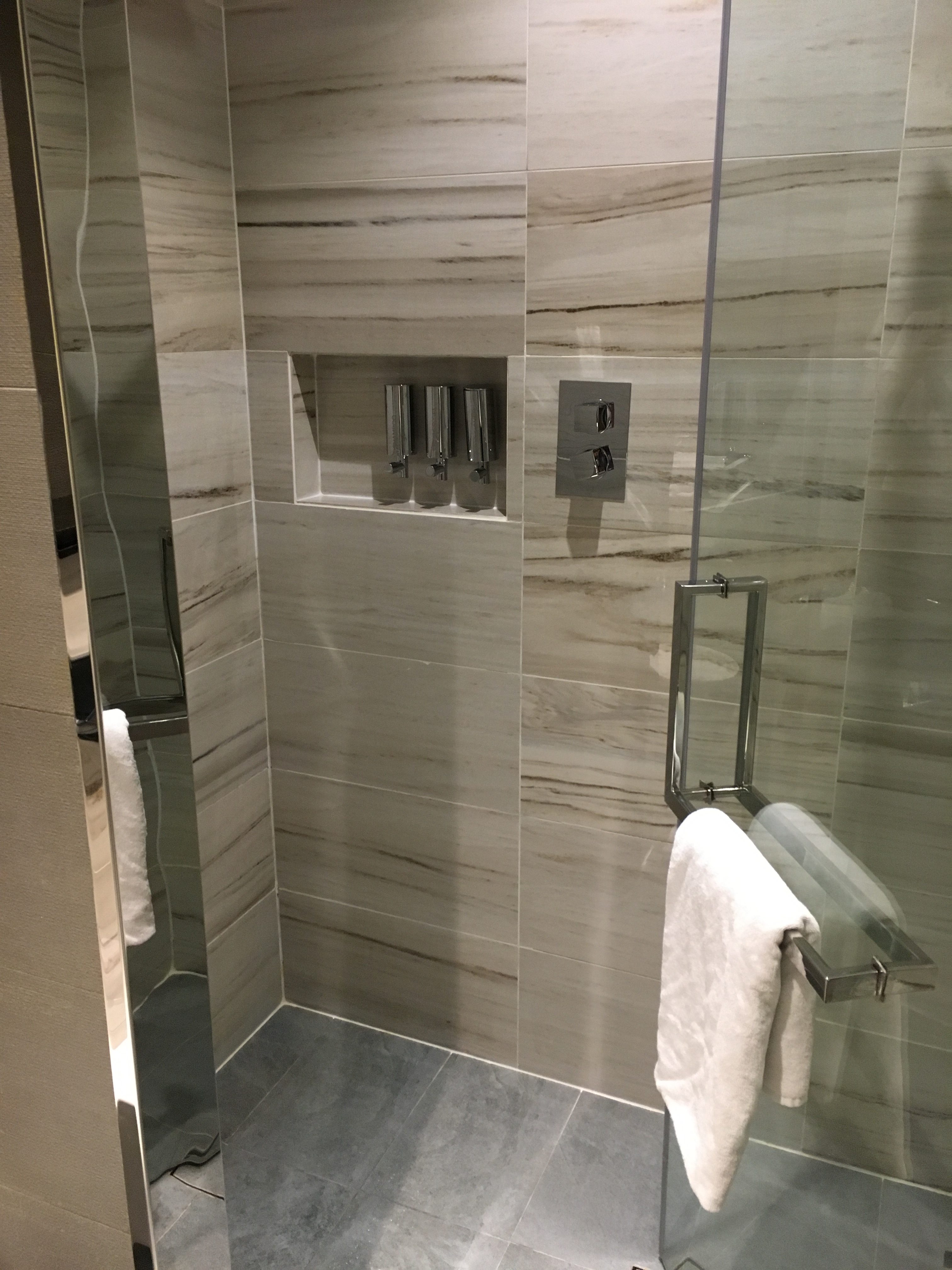 EY First Class Lounge (AUH) - Shower Room